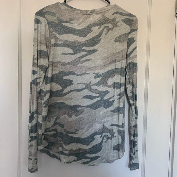 army print long sleeve v neck - Picture 2 of 2